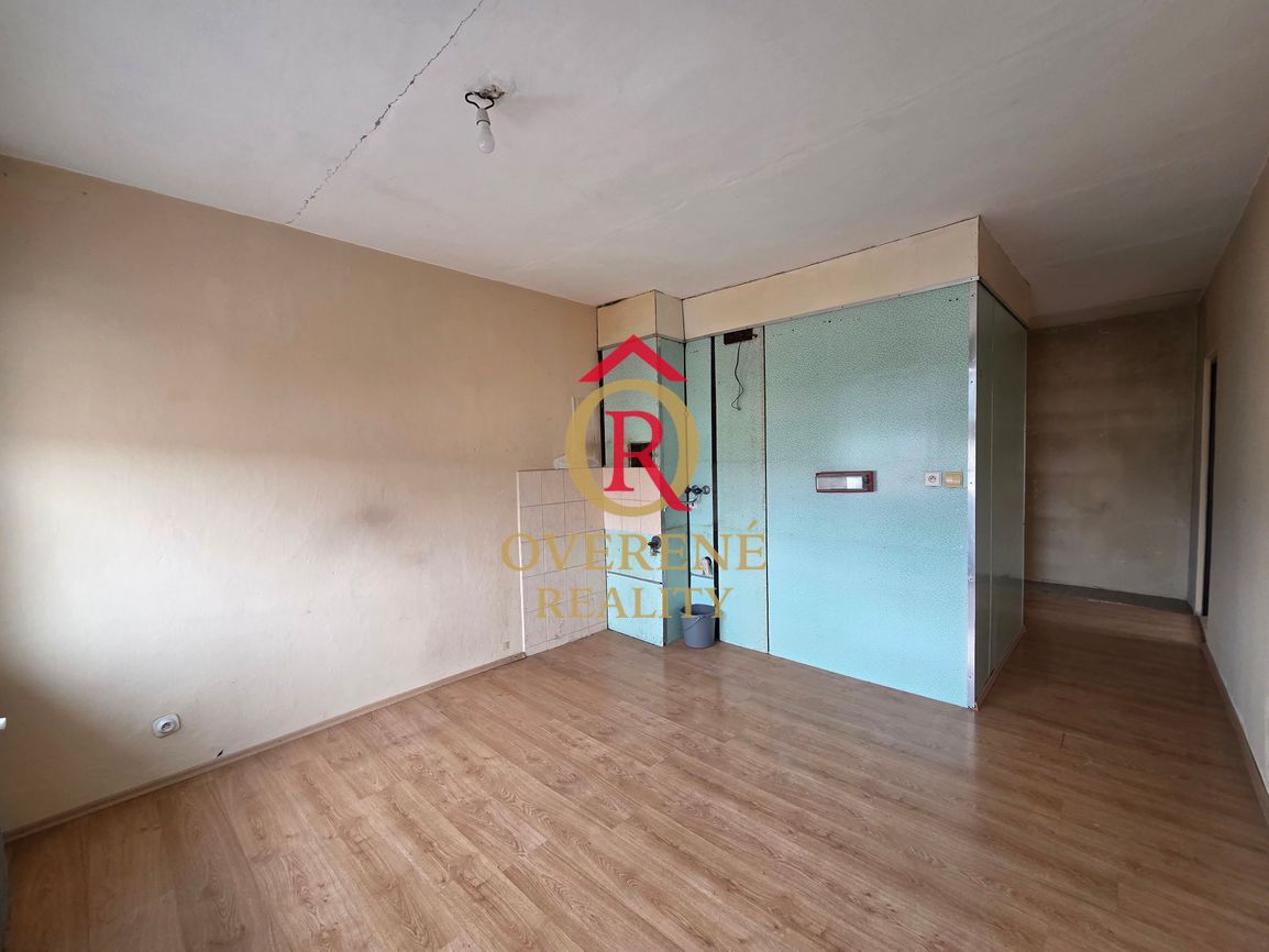 Na predaj veľký 3 izbový byt s komorou a 4 lodžiami v centre - 9