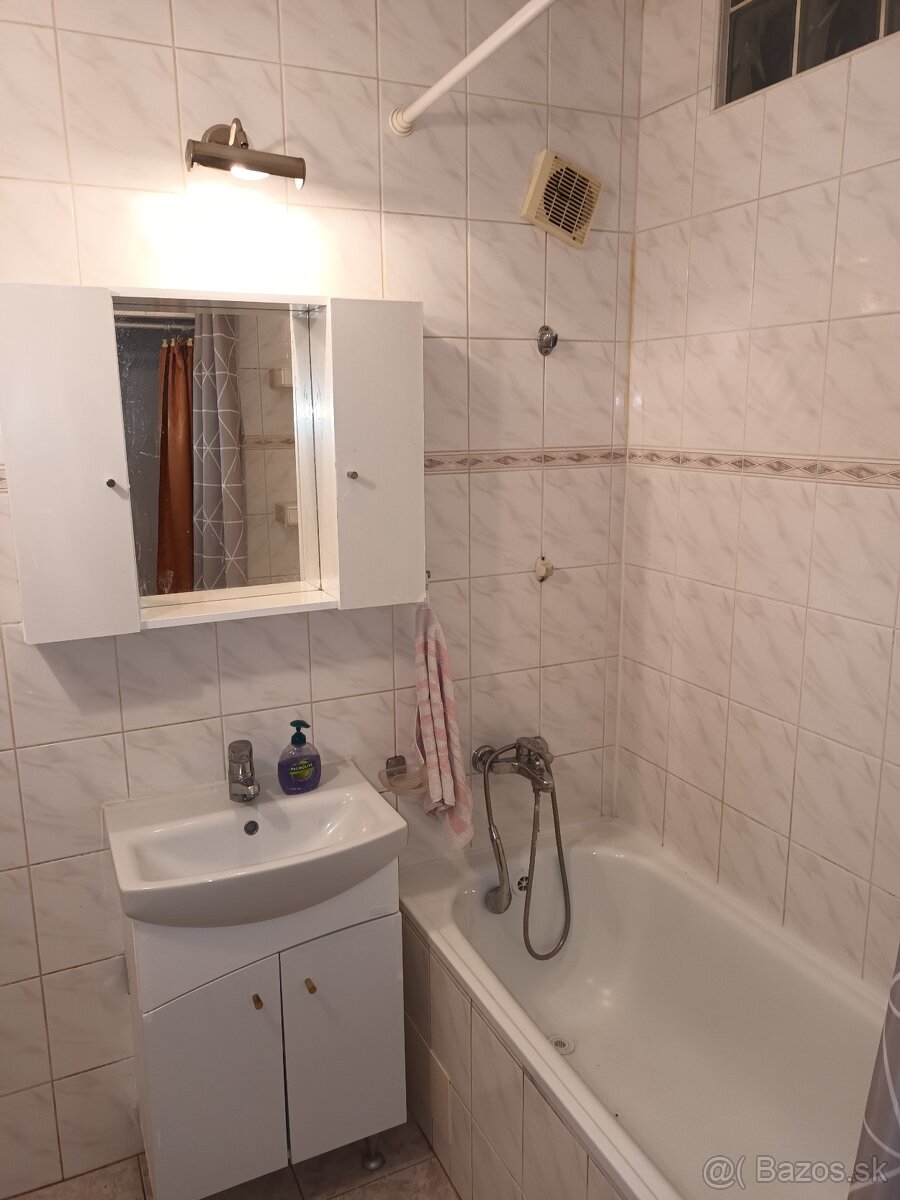 Prenájom 3-izbového bytu (72 m²) – Éotvosova ulica, 7. sídl. - 9