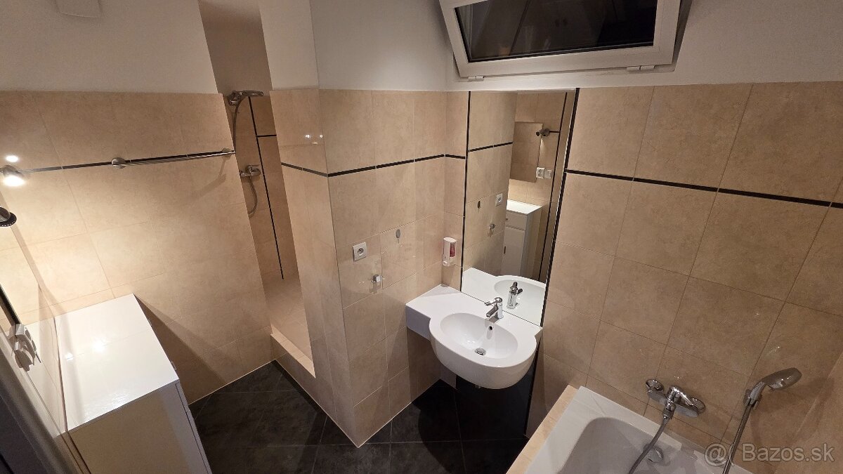 Prenájom 3izb.bytu na SNP - 9