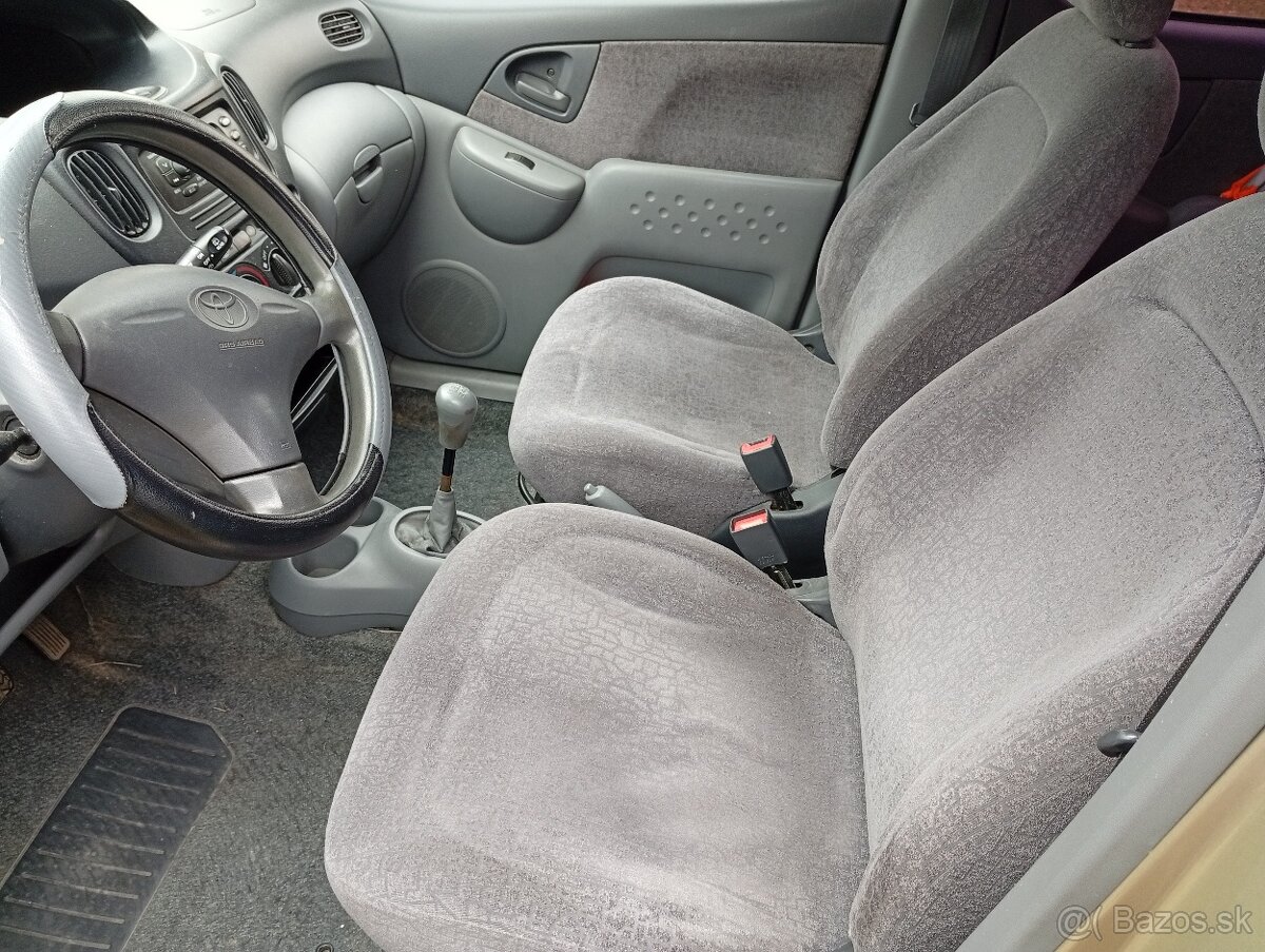 Predám Toyota Yaris Verso 1,5 vvti - 9
