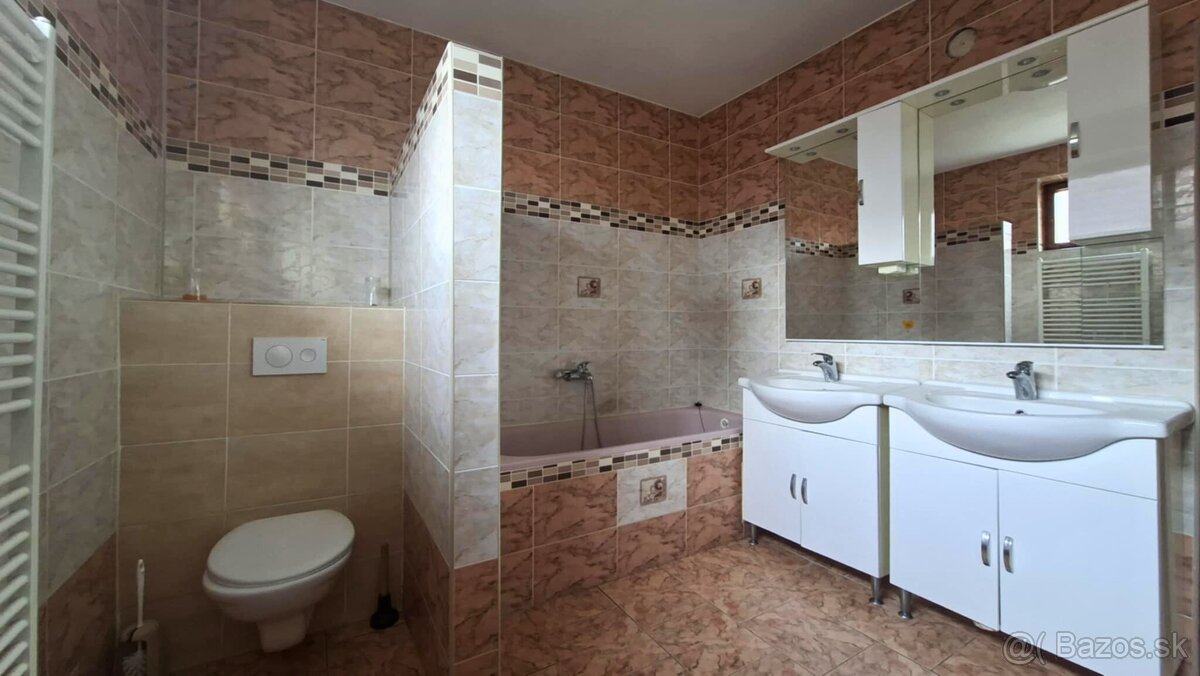 REZERVOVANÉ: Na prenájom viacgeneračný rodinný dom vo Veľkýc - 9