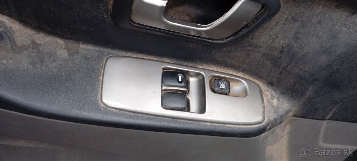 Mitsubishi Pajero - 9