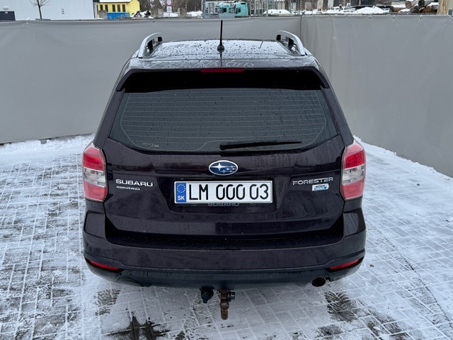 SUBARU FORESTER 2.0d / 4x4 / xenón / ťažné / webasto - 9