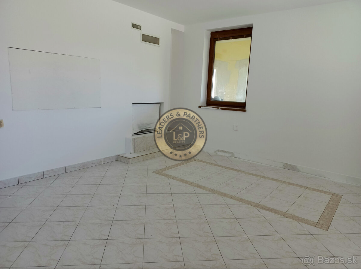 Priestranný 6 - izbový rodinný dom vo Veľkých Ripňanoch - 9