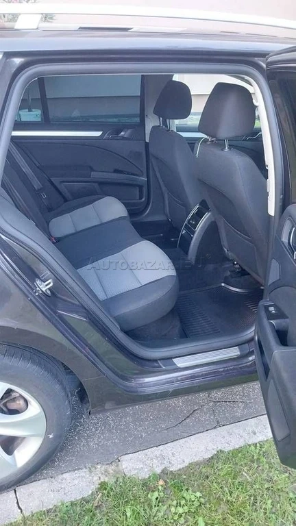 Škoda Superb Combi 2.0 TDI CR 140k - 9