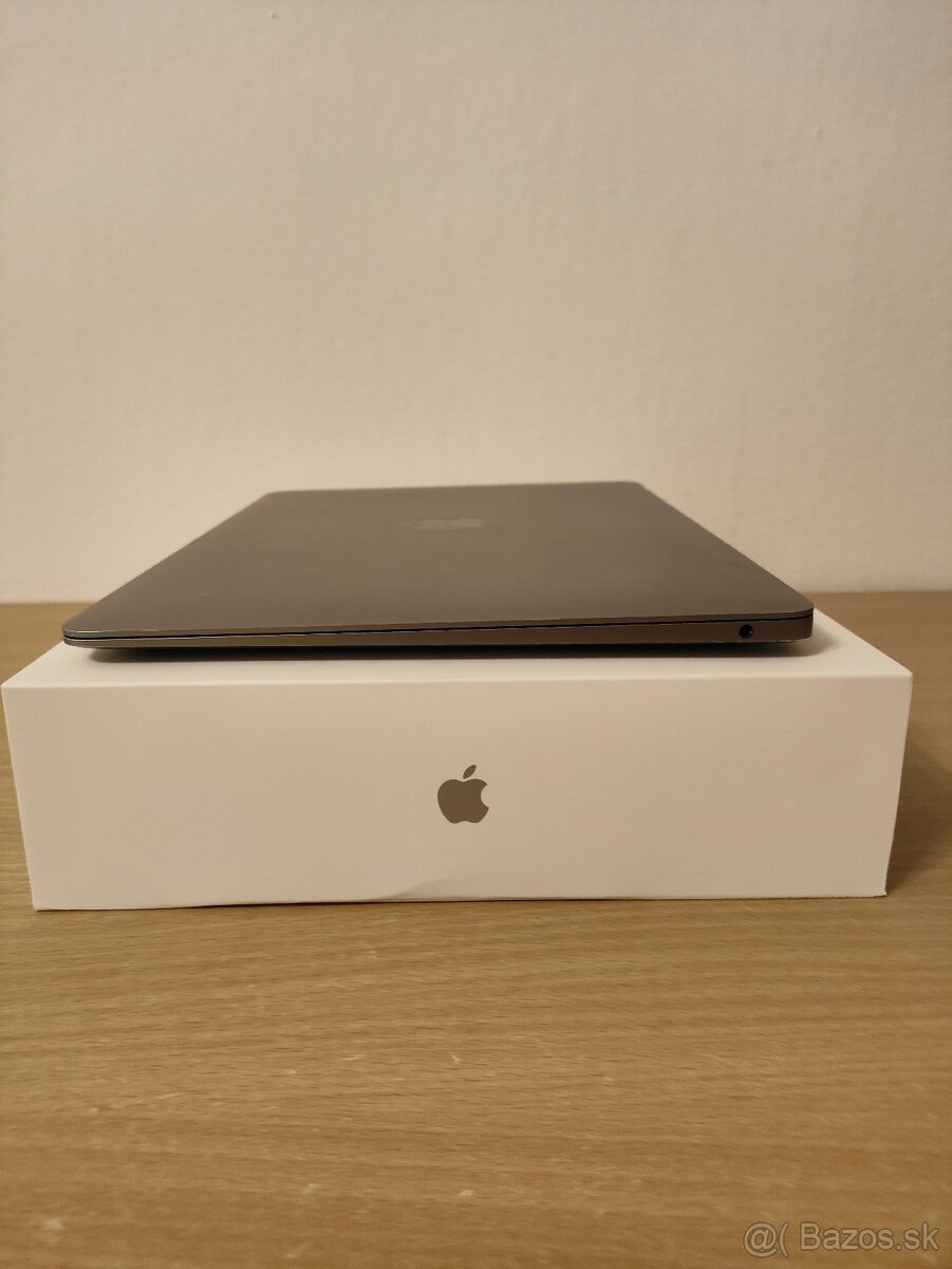MacBook Air 2020 | i7 • 8GB • 256GB SSD - 9