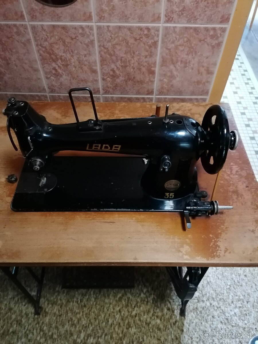 šijací stroj LADA - 9