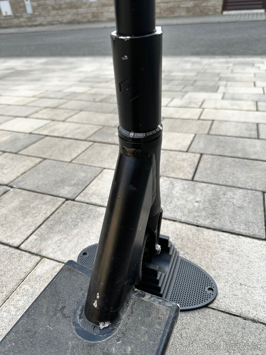 Kolobežka freestyle STRIKER GRAVIS L black - 9