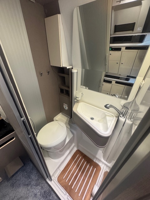 Autokaravan na prenájom - 9