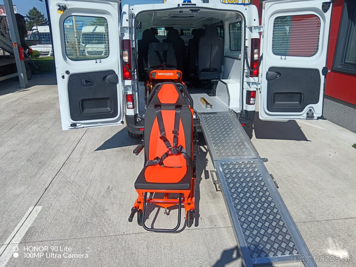 Predám Renault Trafic 2.0 Sanitné vozidlo - 9