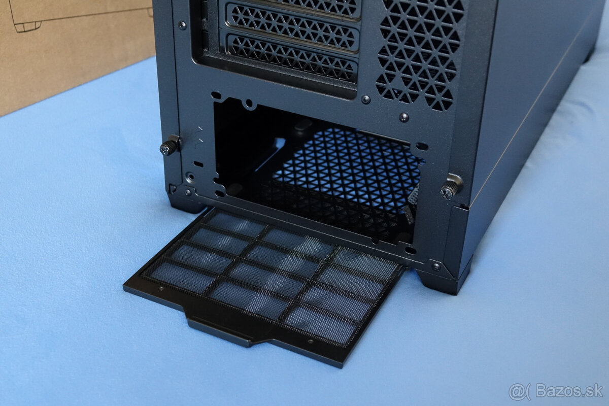 Skriňa Fractal Design Pop Silent Solid + namontované USB-C - 9