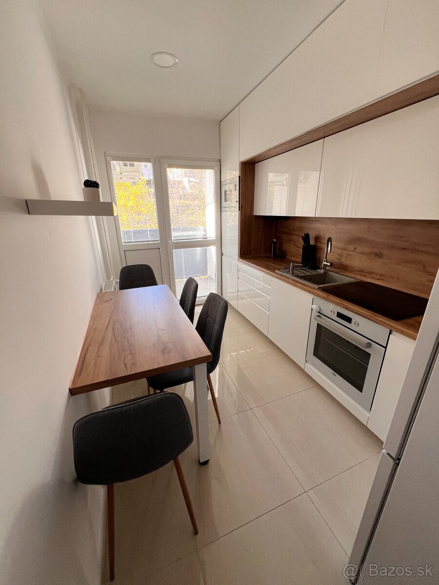 PRENÁJOM 2-IZBOVÉHO BYTU S BALKÓNOM BLÍZKO CENTRA NOVÁ BAŇA - 9