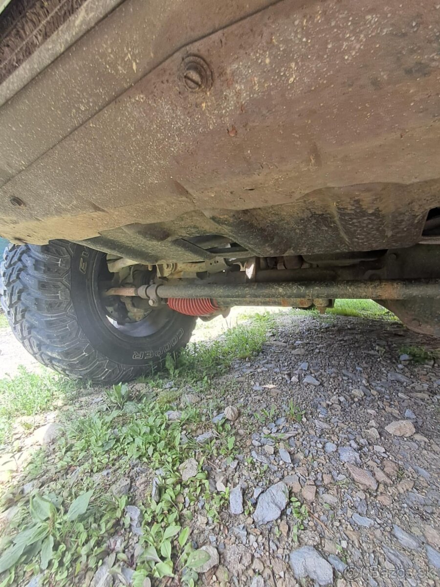 Predám Jeep Cherokee - 9