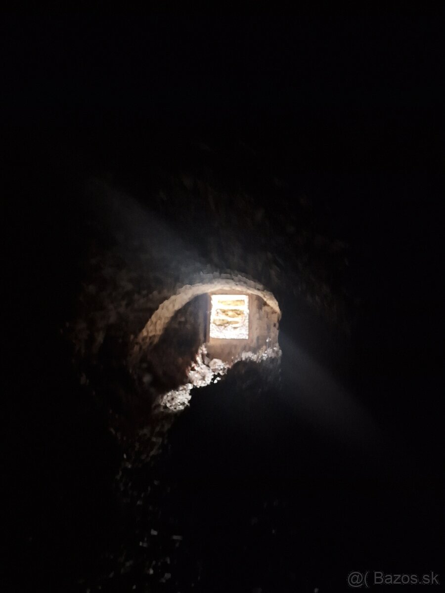 Ponúkam na predaj halu/budovu v Lipanoch - 9