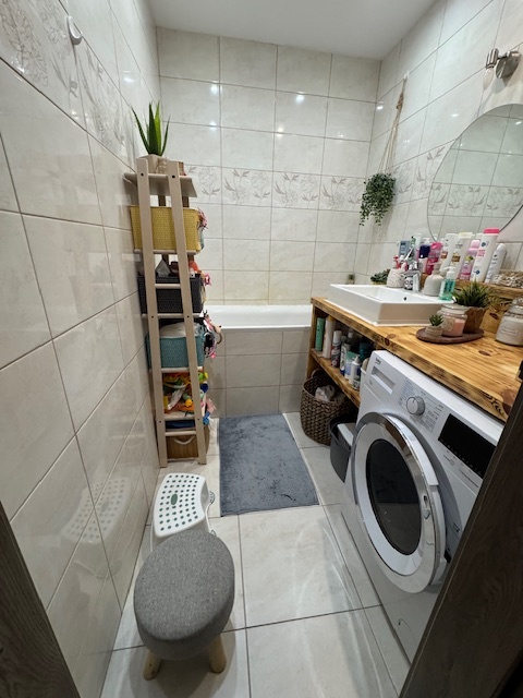 PREDAJ 2-izbového zrekonštruovaného bytu SEREĎ - 9