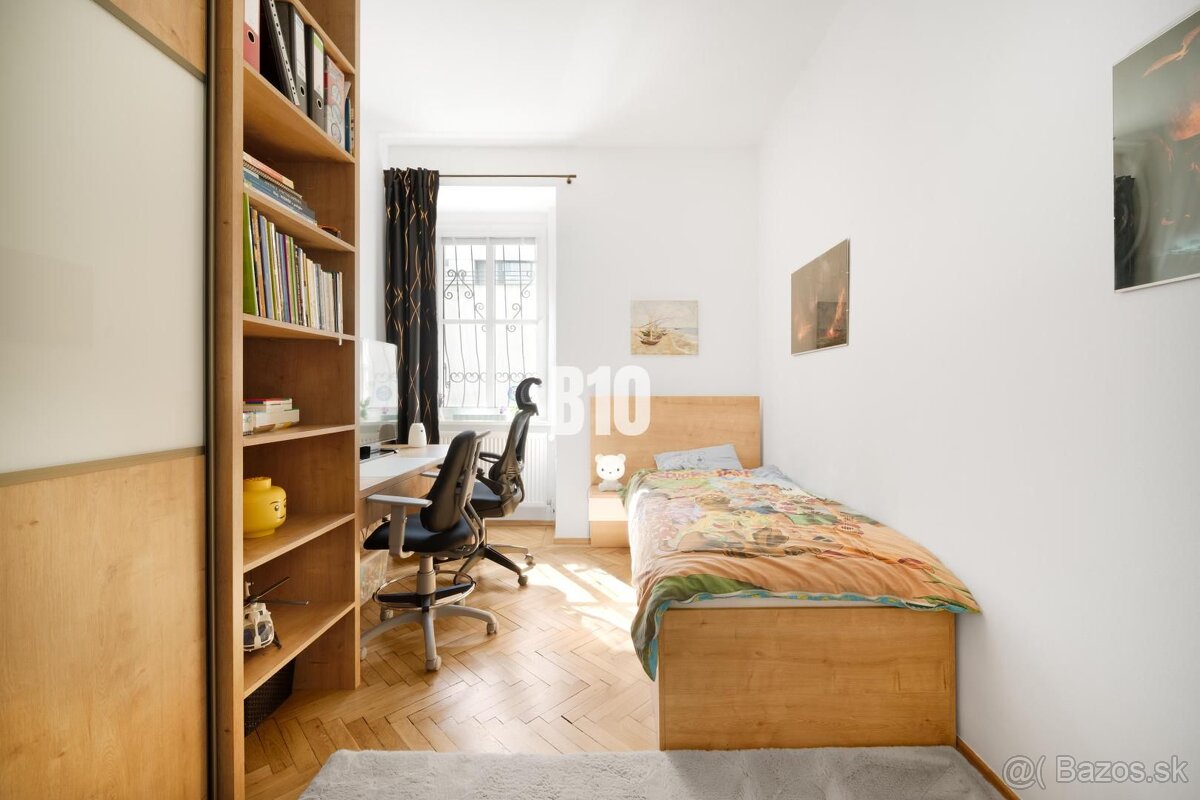 TICHO V CENTRE MESTA: 4 IZBOVÝ BYT PRI MEDICKEJ ZÁHRADE S KR - 9