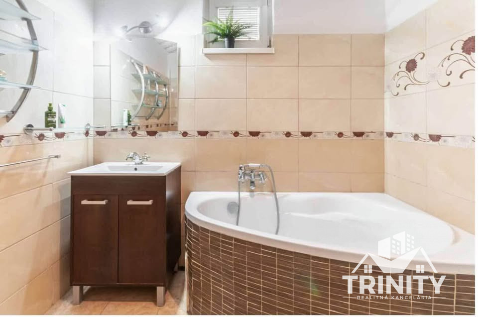 Na predaj 4-izbový rodinný dom v obci Palárikovo - 9