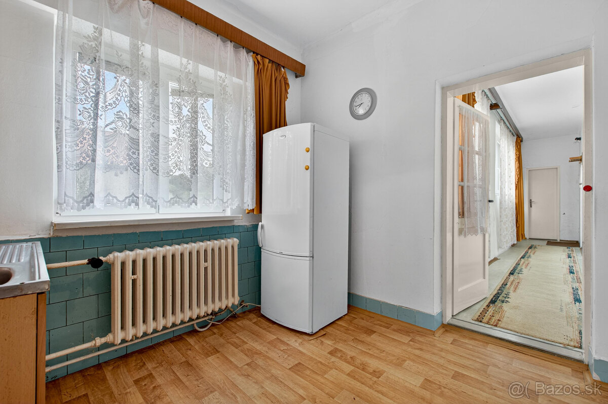 Na predaj - Rodinný dom v centre obce Tomášov s veľkým pozem - 9