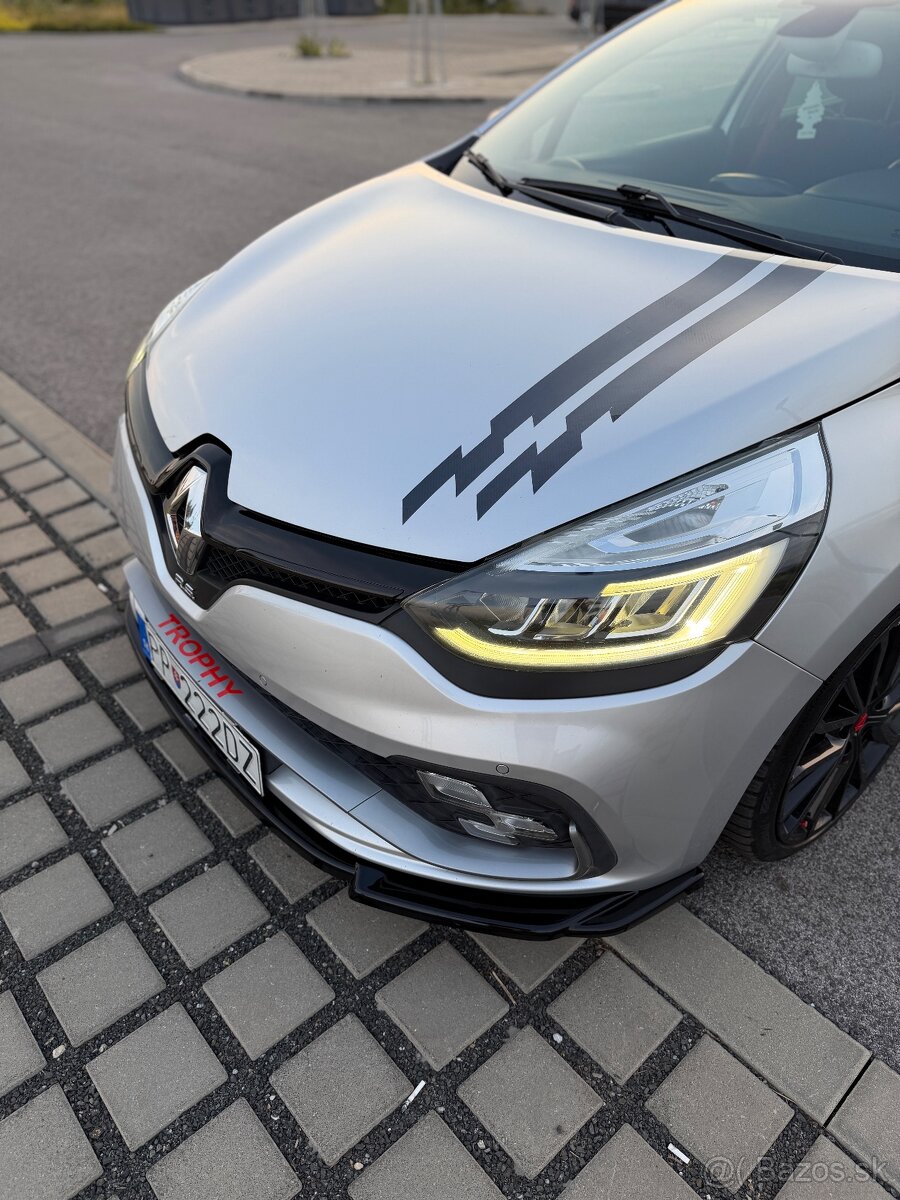 RENAULT CLIO RS TROPHY AKRAPOVIČ - 9