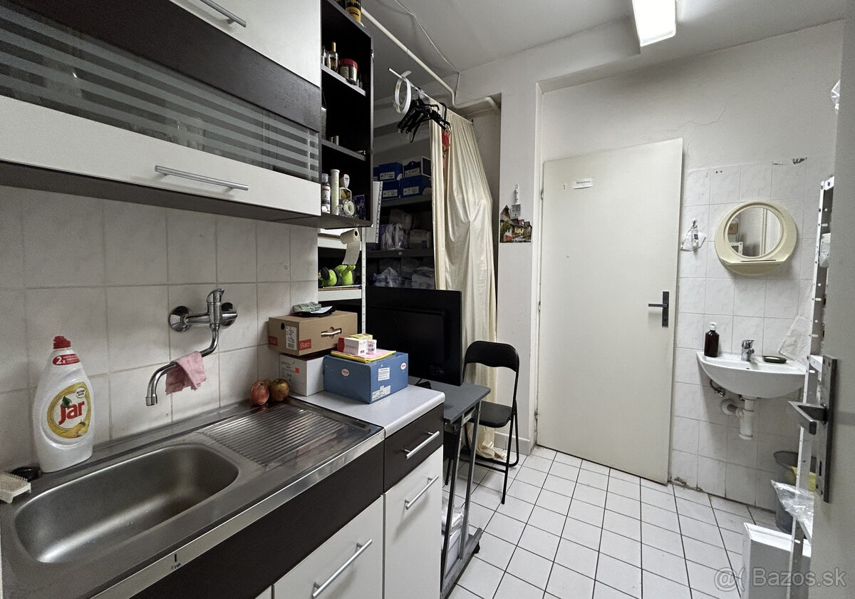 LUKRATÍVNA POLOHA - OBCHODNĚ PRIESTORY V LUČENCI - 9