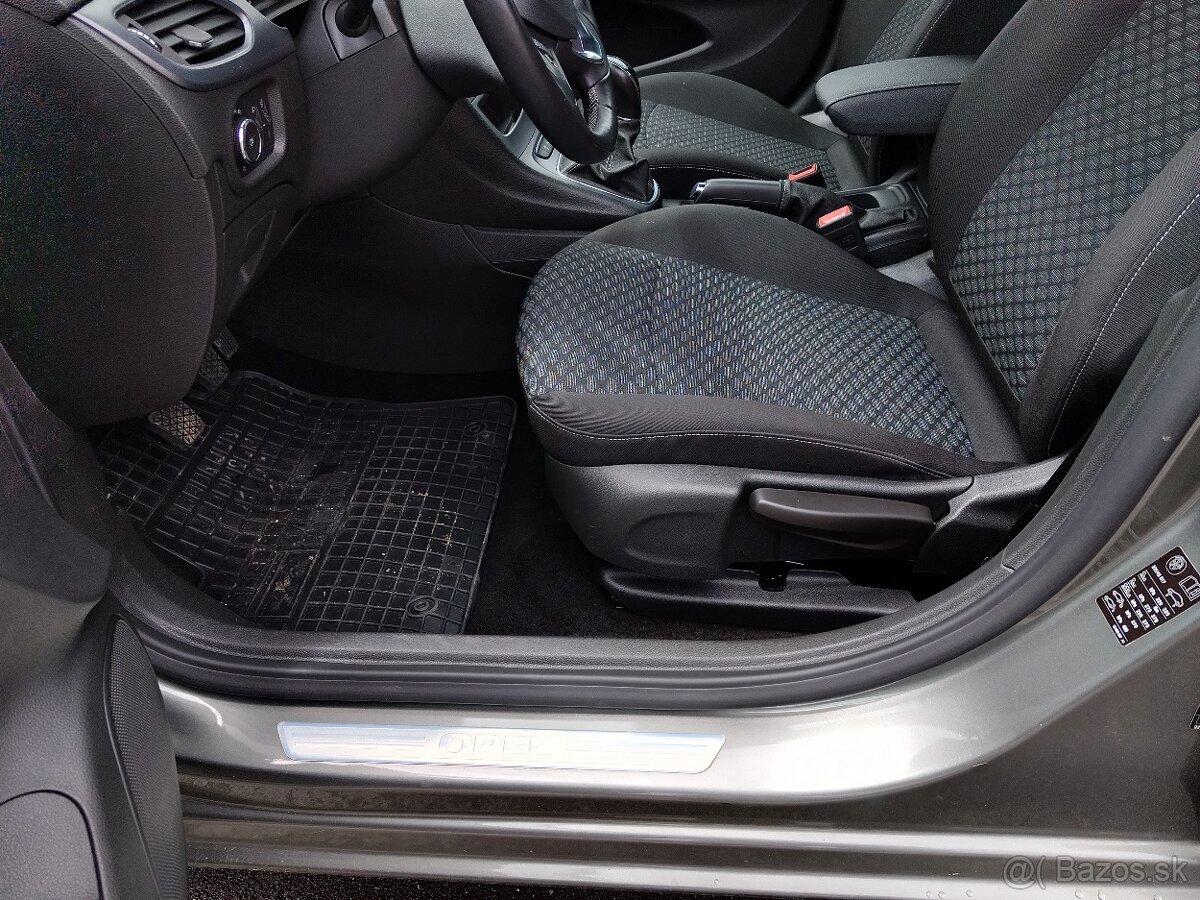 Opel Astra ST 1,4Turbo 92kW - 9