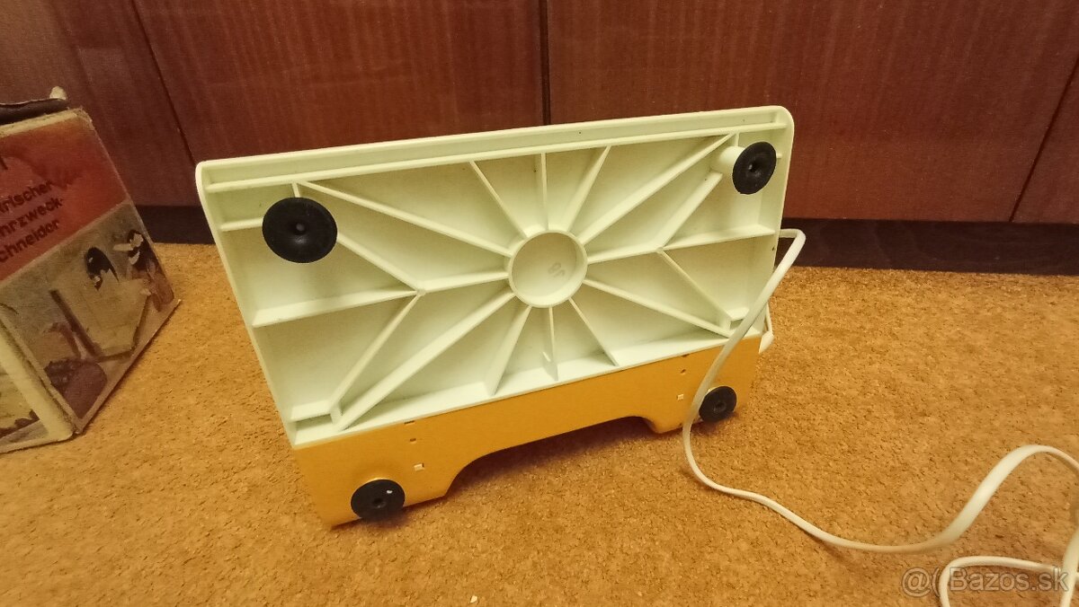 Starý elektrický krájač AS 101 - 9