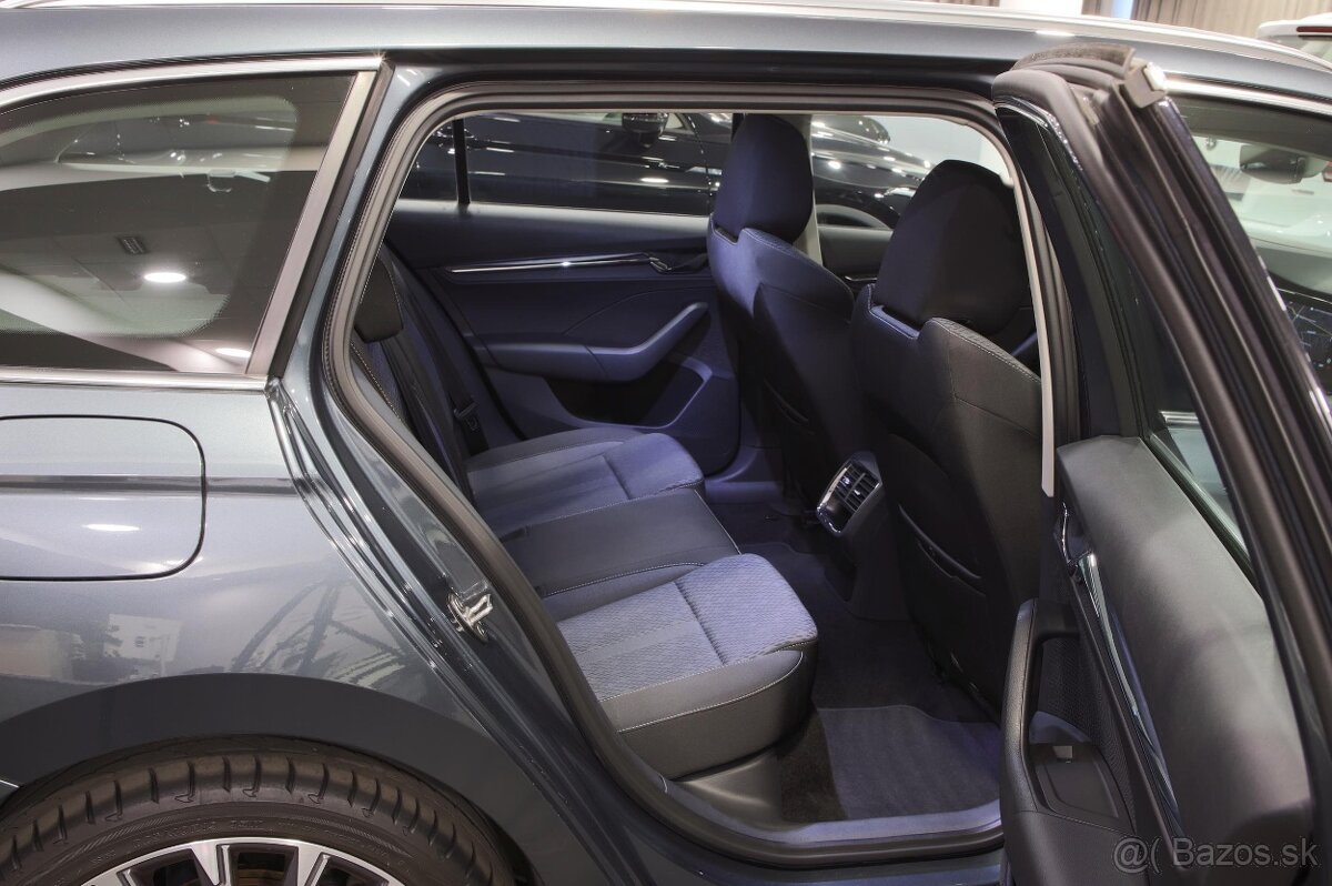 Škoda Octavia 4 iV Combi Style 1.4 TSI 150kW DSG automat - 9