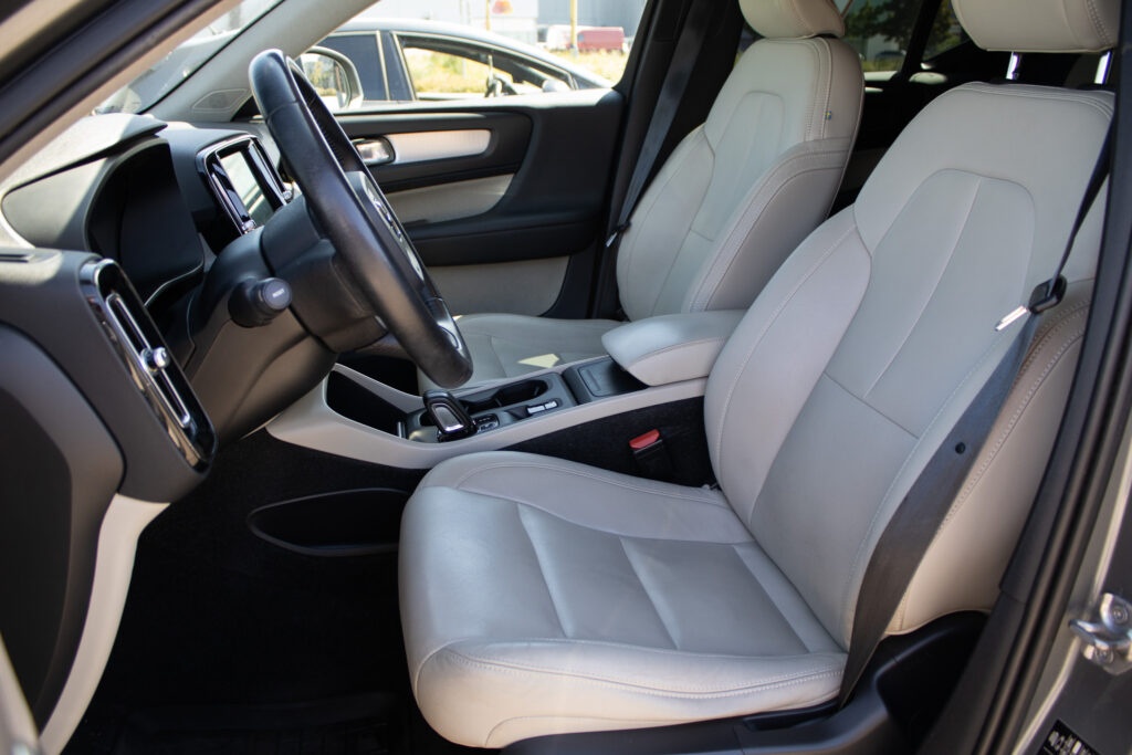 Volvo XC40 D4 Momentum (2018) - 9