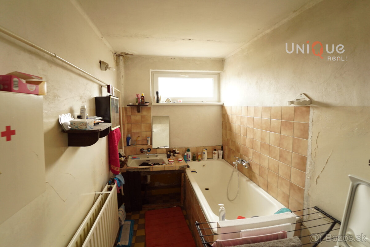 EXKLUZÍVNE NA PREDAJ RODINNÝ DOM V OBCI TRÁVNIK - 9