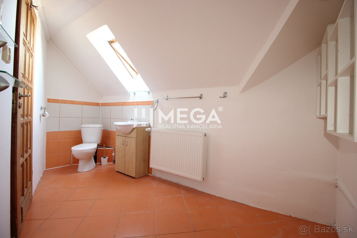 NA PREDAJ: Priestranný dvojgeneračný rodinný dom - Valaliky - 9