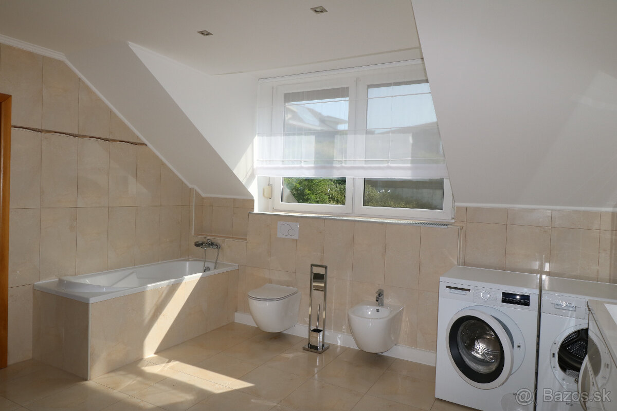 Prenajmeme 4 izb. byt v rodinnej vile na Kolibe. - 9