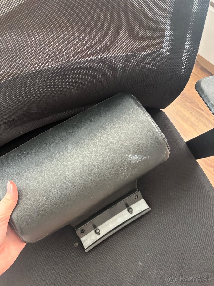 Kancelárska čierna stolička - 9