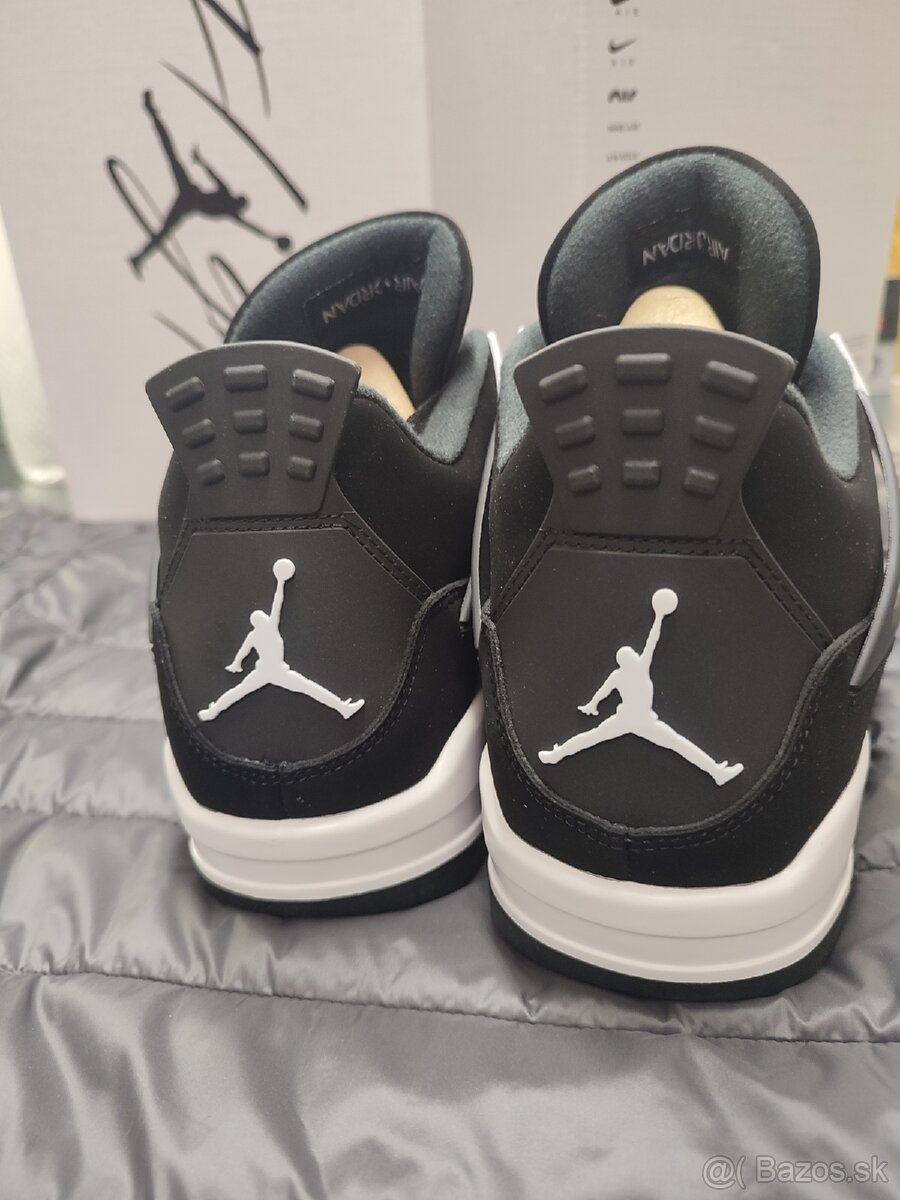 Air Jordan 4 Retro Thunder White - 9