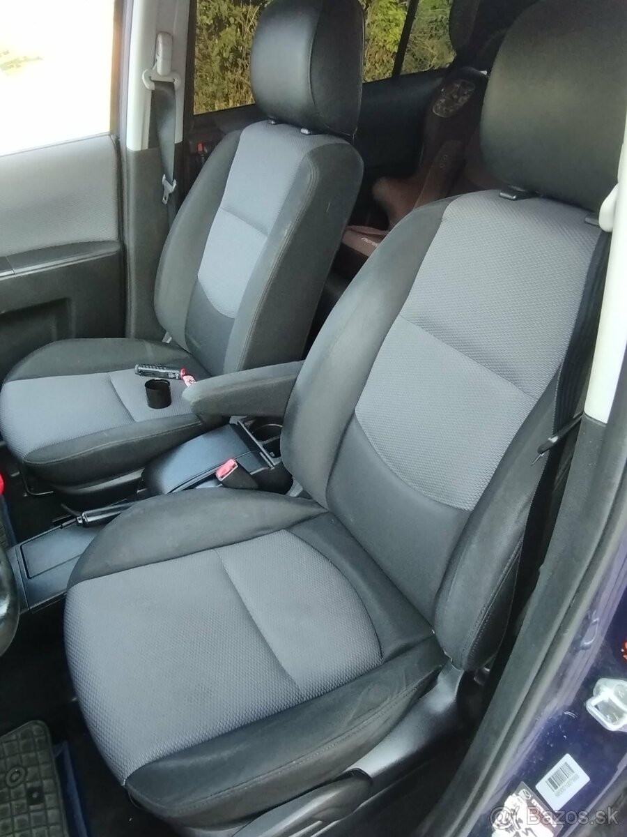 Mazda 5. 1.8 7 miestna Ťažné - 9