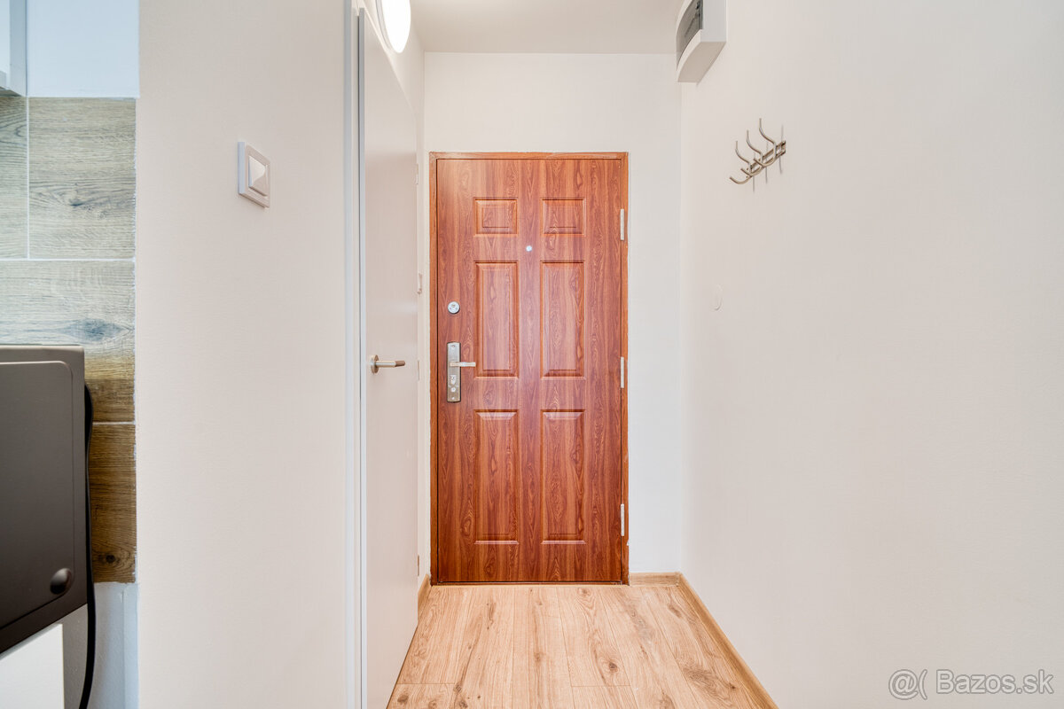 Na prenájom garsónka v centre Serede - 9