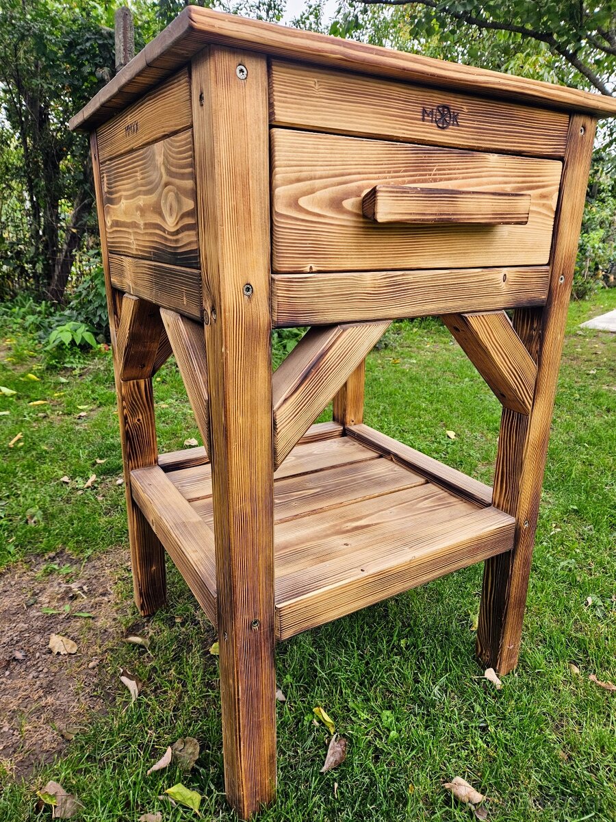 Obslužný stolík zo smrekového dreva - 9