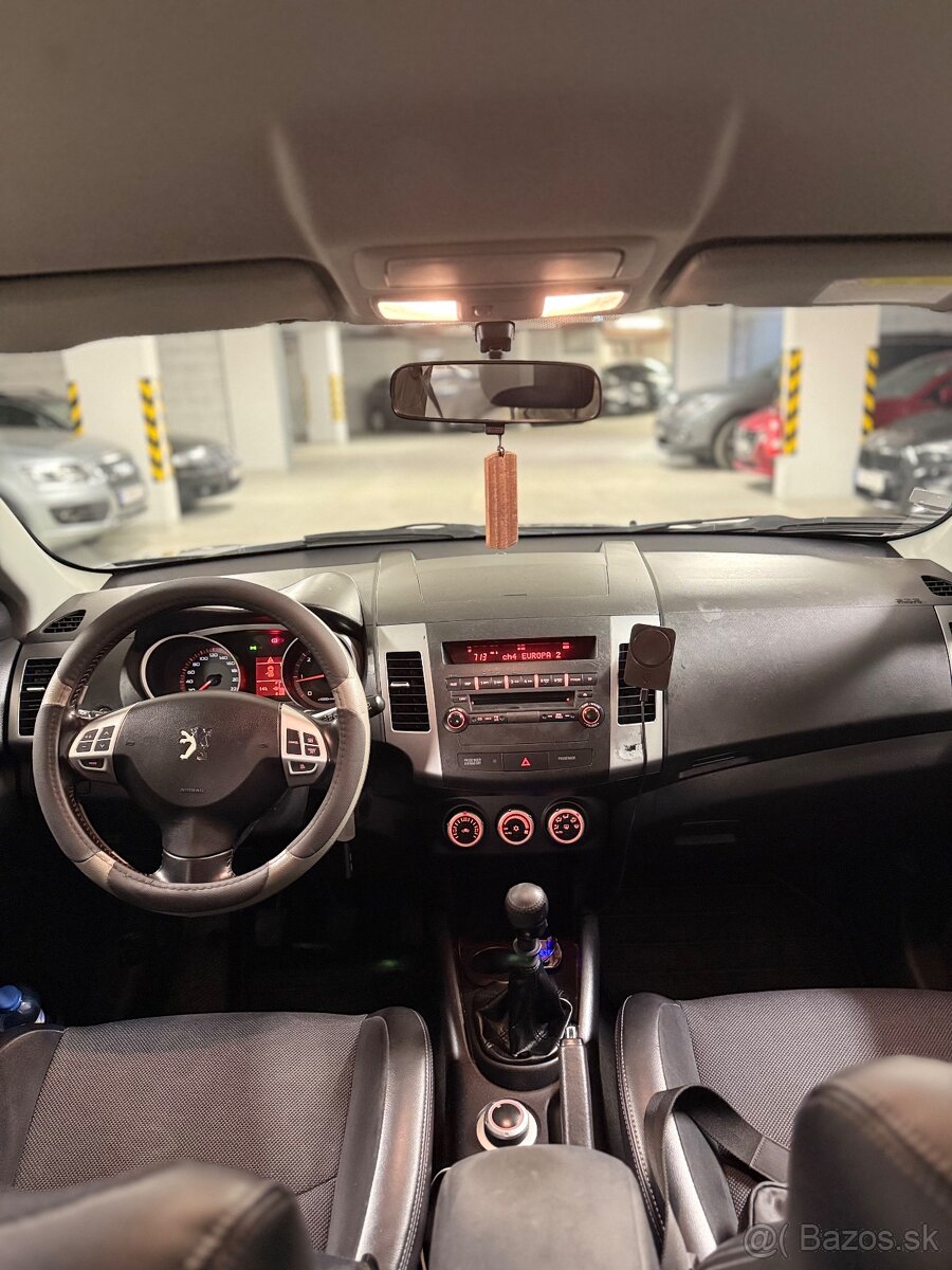 Predám Peugeot 4007 - 9