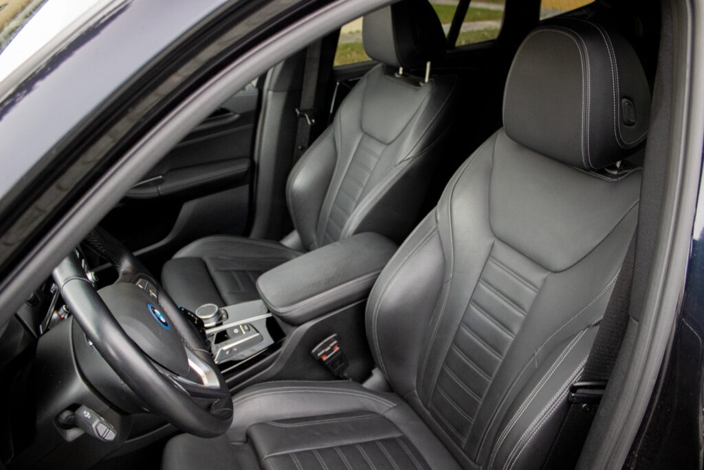 BMW iX3 Panoráma 210kW Harman Kardon - 9