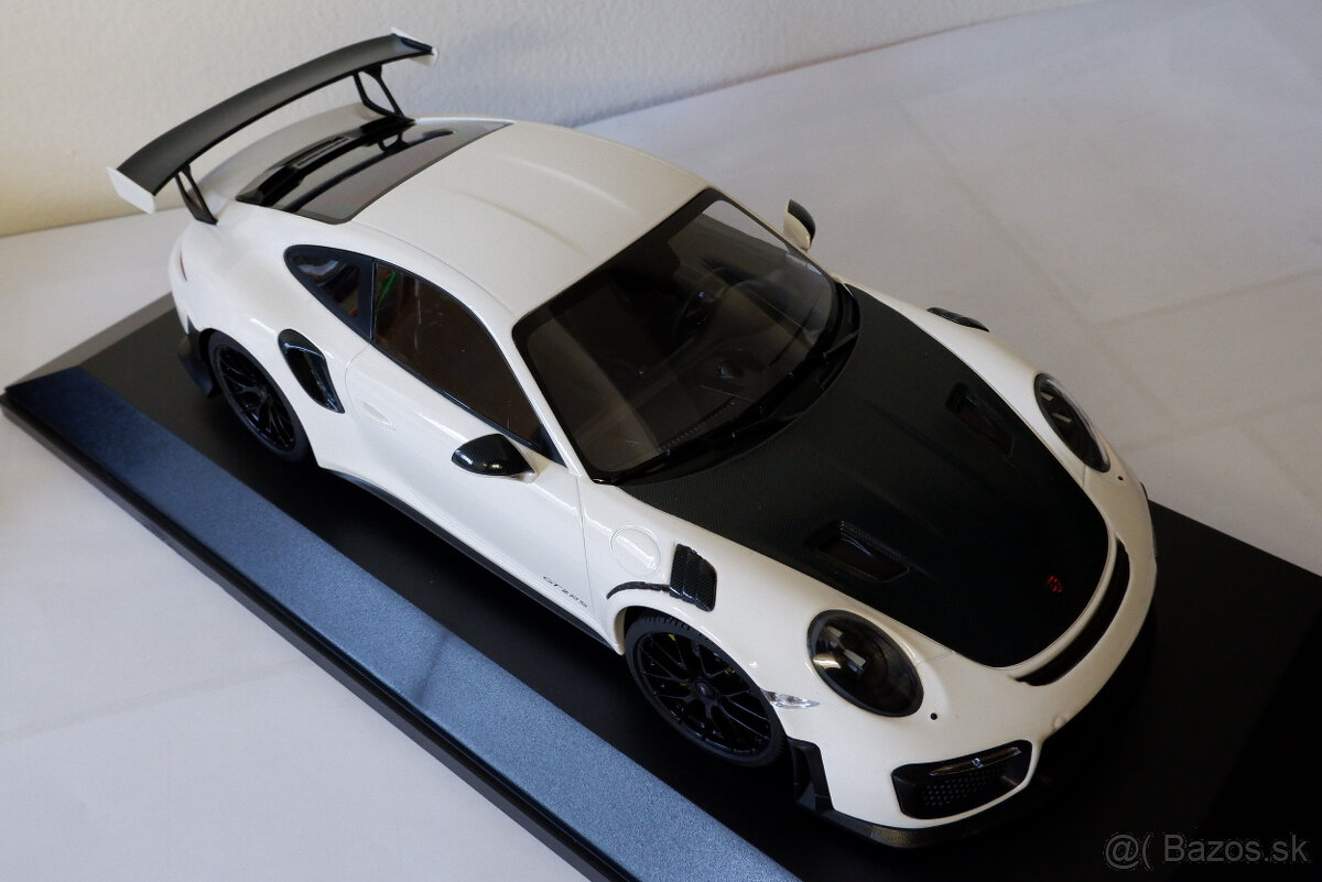 Porsche 911 GT2RS White/Black - 9