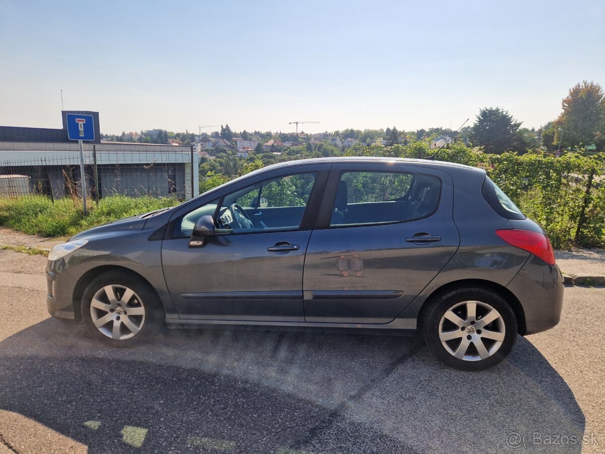 Peugeot 308 hatchback benzín 1,6 rok 2010 - 9