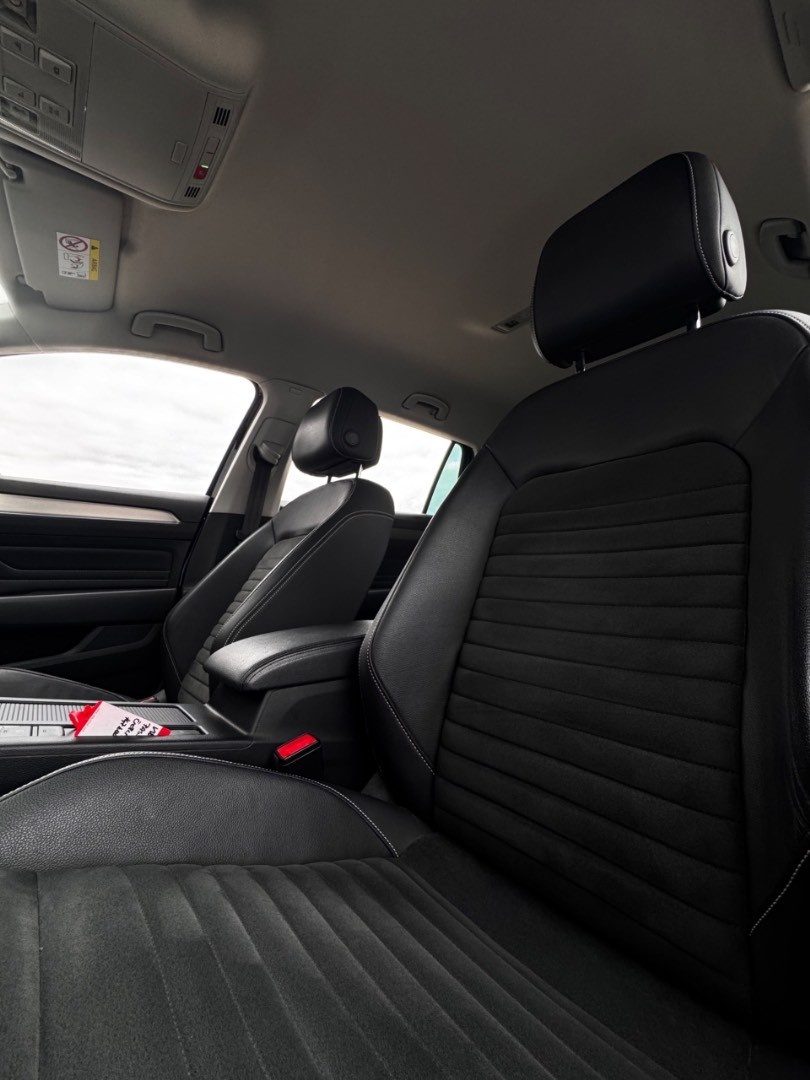Volkswagen Passat Variant 2.0 TDI Elegance 4Motion DSG - 9