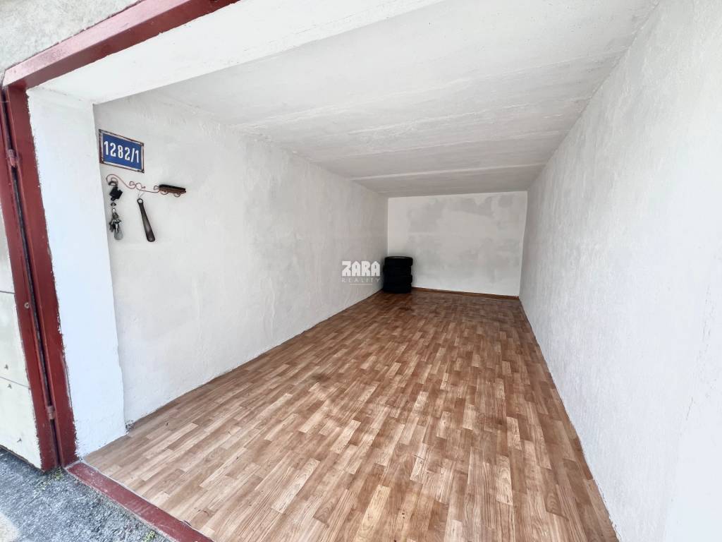 Staré Mesto, murovaná GARÁŽ Park Angelinum. SUPER CENA - 9