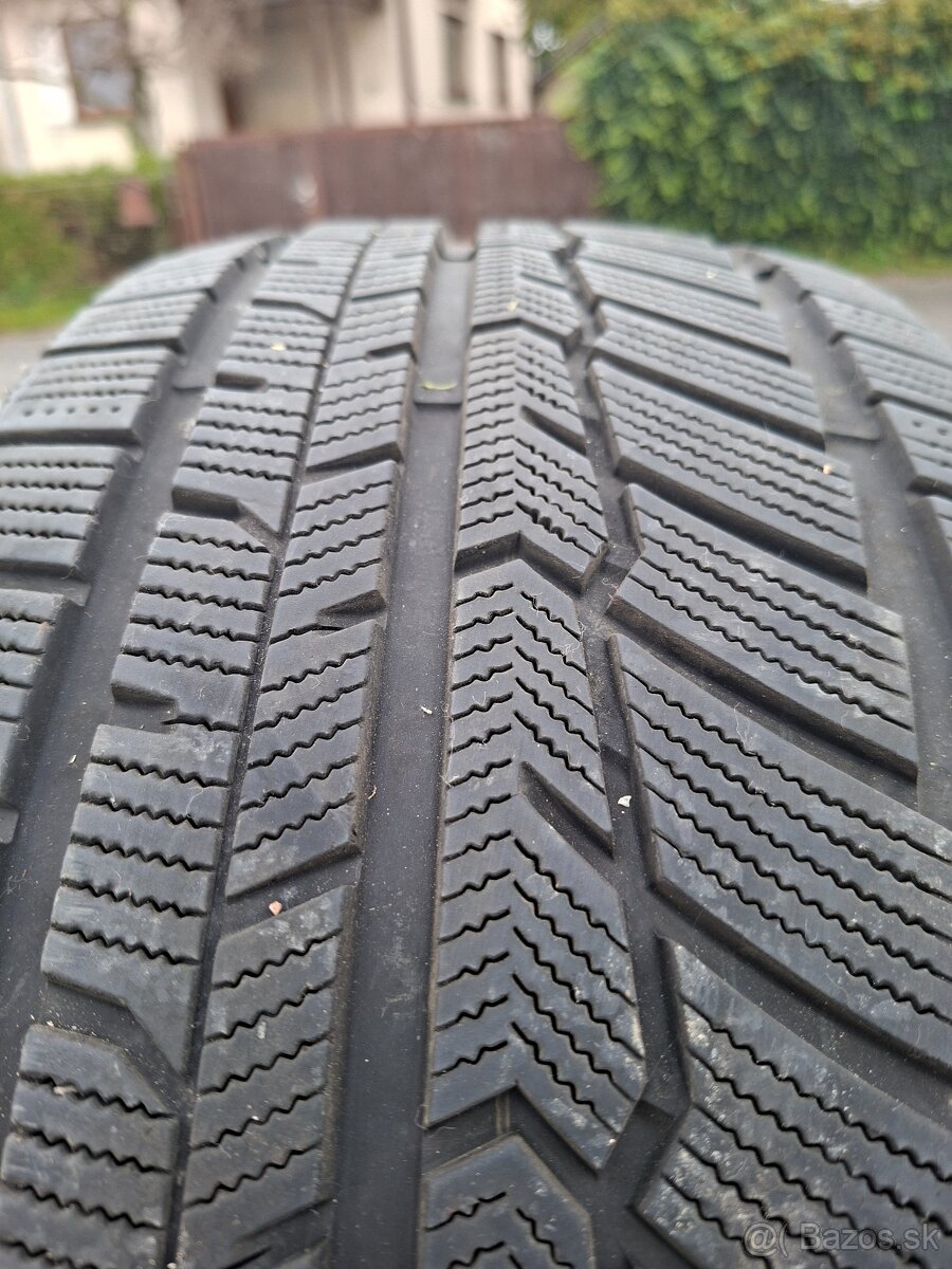 235/50/19 zimné austone - 9