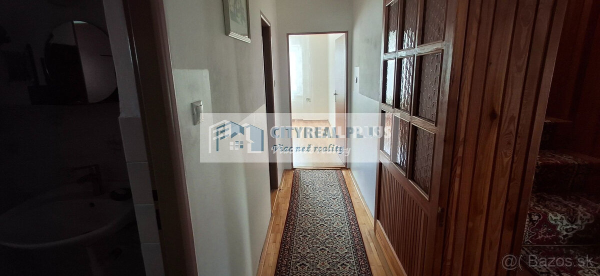 Ponúkame na prenájom 6 izbový rodinný dom v Nových Zámkoch z - 9