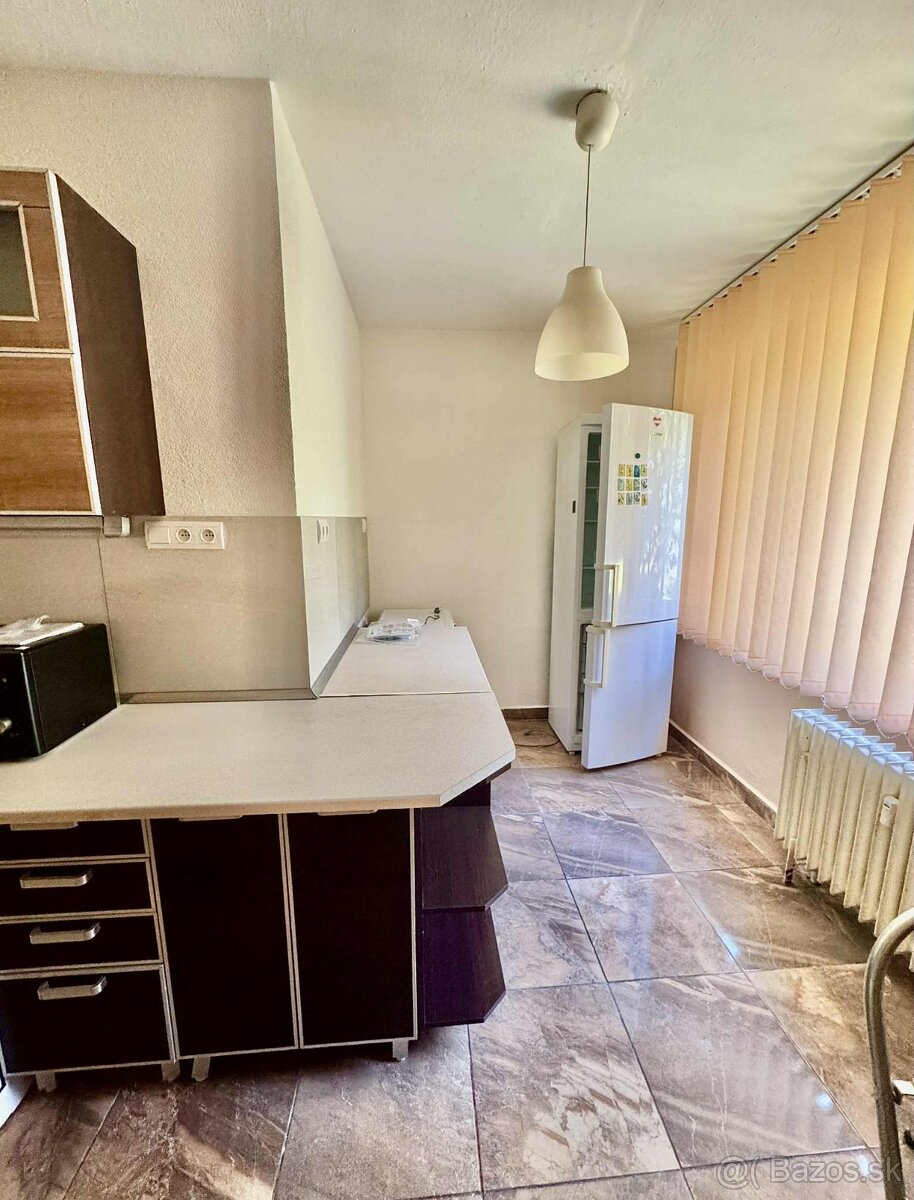 Prenájom 3,5- izbový byt s balkónom a loggiou vo VK - 9