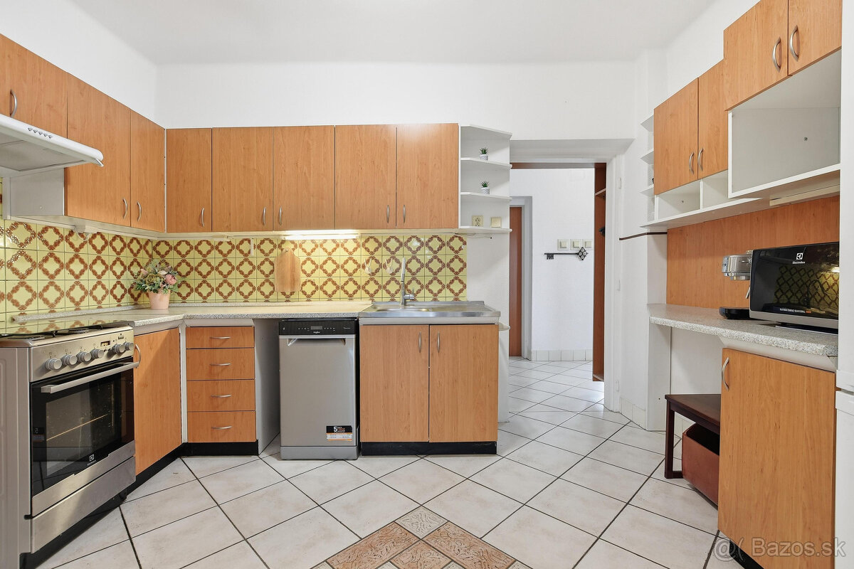 Na predaj 4 izbový rodinný dom v centre obce Tomášov - 9