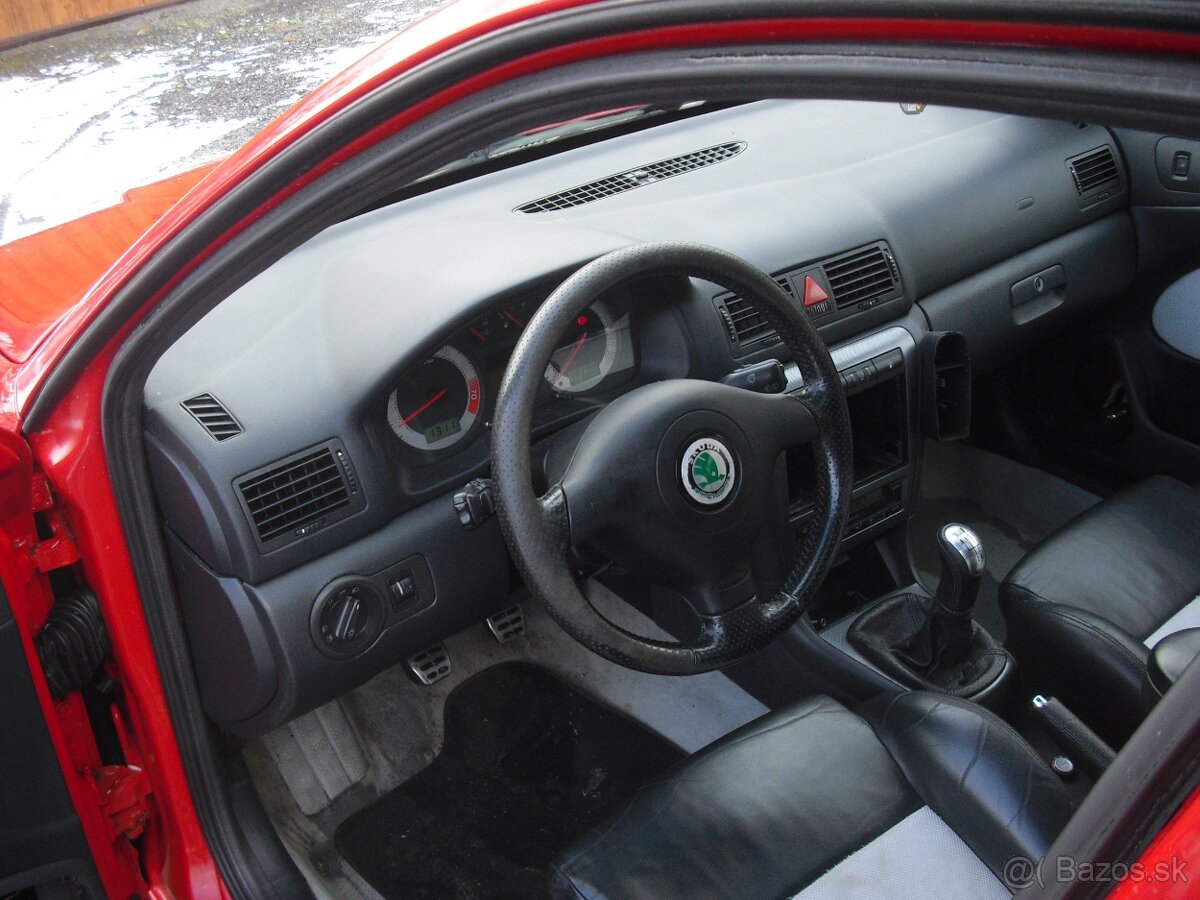 Skoda Octavia RS1 Kombi - 9