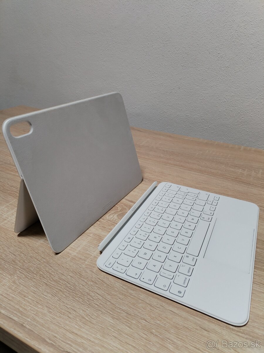 iPad 10.9" Wi-Fi 64GB Strieborný (10. gen.) + Apple Magic K - 9