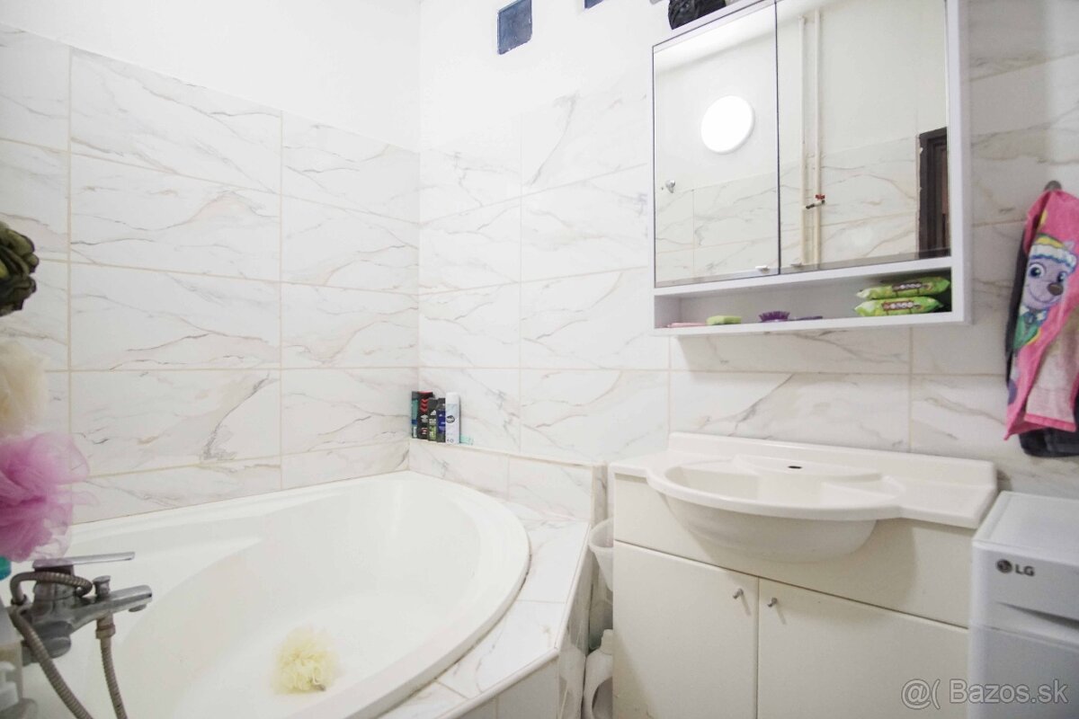 Tehlový 2-izbový byt v centre, Nové Zámky - 9