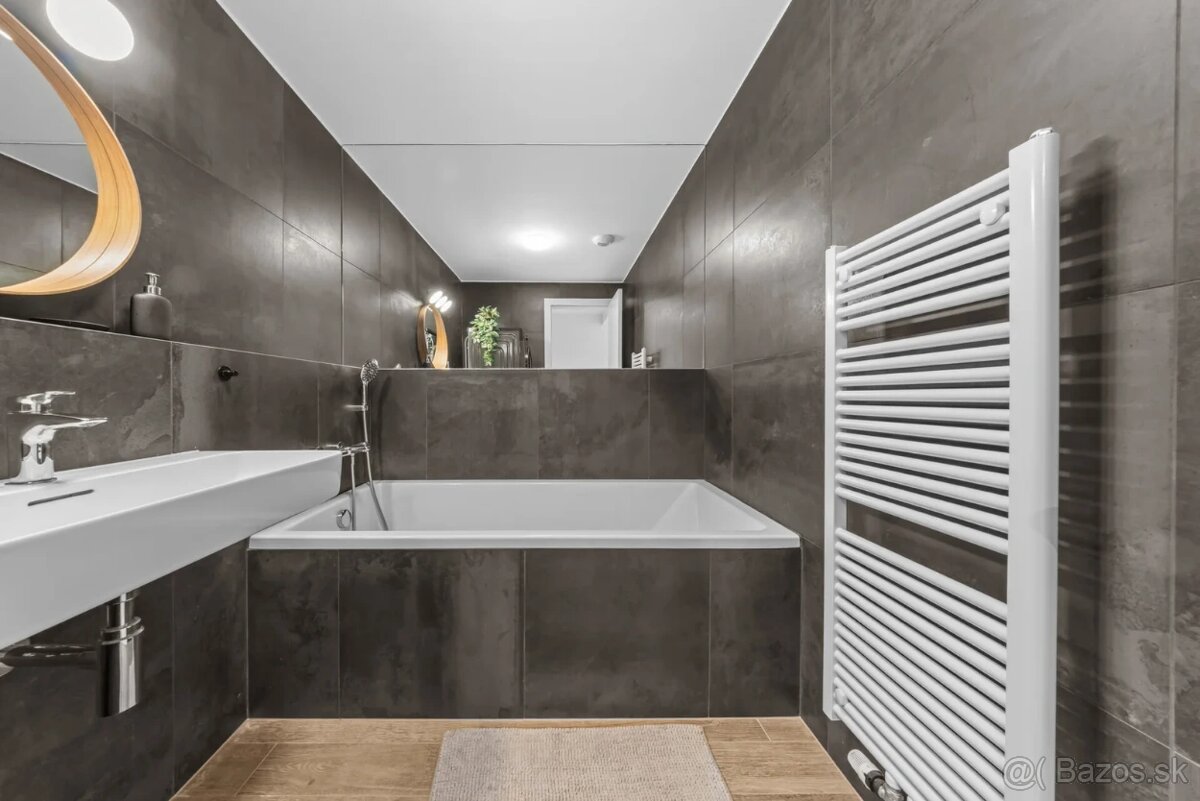 Hodinové-Hotely v BRATISLAVE - 9